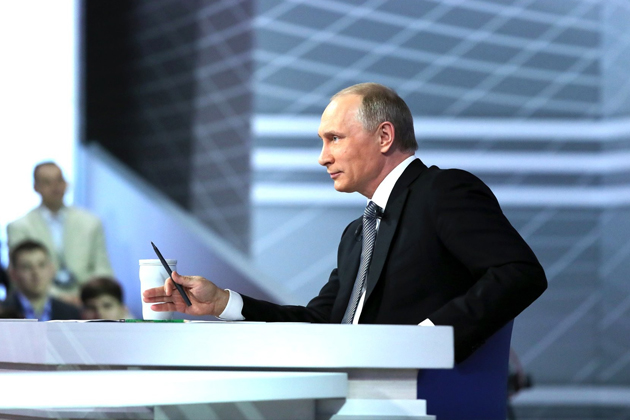 Путин распорядился списать долги по налогам